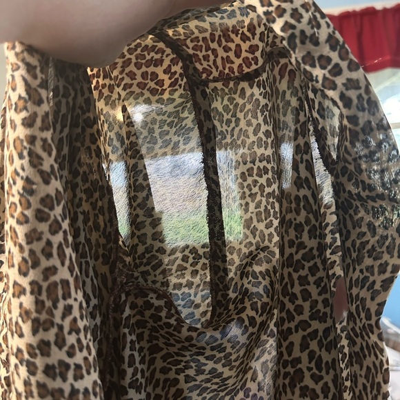 Sleep Club Sheer Knee Length Lightweight Animal Print Robe. SZ Medium. Tie Close - Picture 6 of 7